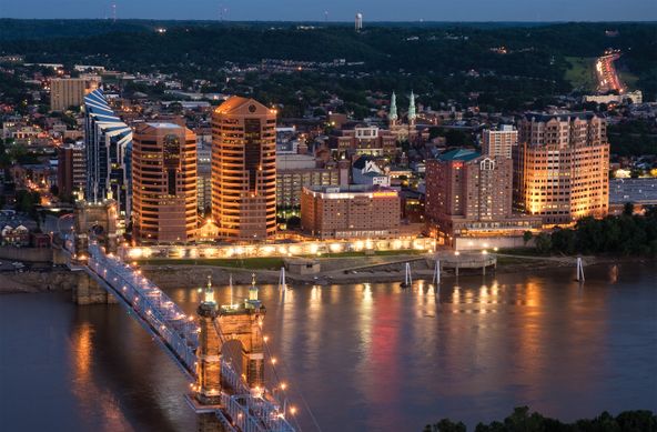 RiverCenter I: 50 E Rivercenter Blvd, Covington, KY 41011